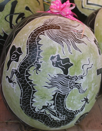 Ngỡ ngàng thư pháp trên... dưa của bạn trẻ Cần Thơ ảnh 5