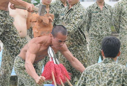 Xem đặc công phi thân qua lửa, đâm giáo vào họng ảnh 6