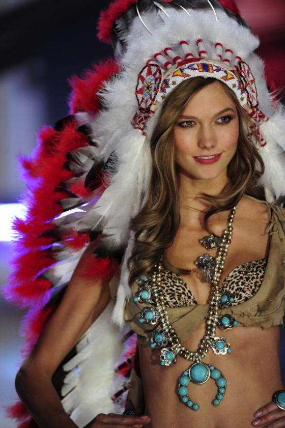 12 bộ cánh nóng bỏng gợi cảm của ‘thiên thần’ Karlie Kloss ảnh 8