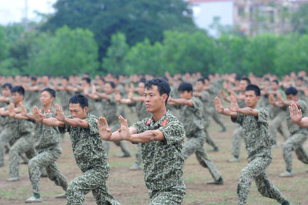 Xem đặc công phi thân qua lửa, đâm giáo vào họng ảnh 7