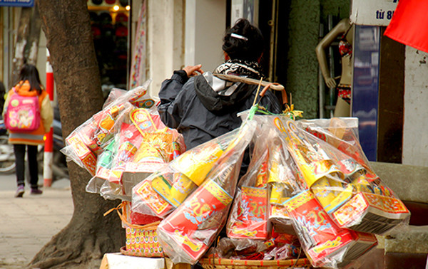 Nhộn nhịp thị trường vàng mã sát Tết ông Công ông Táo ảnh 9