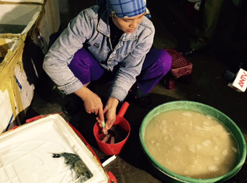 Nhiều nhà hàng, tiệc cưới thủ đô toàn dùng tôm tạp chất ảnh 1 bomhoachat-4713-1423285044.jpg