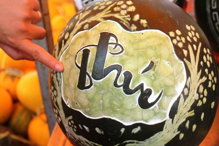 Ngỡ ngàng thư pháp trên... dưa của bạn trẻ Cần Thơ ảnh 6