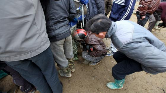 Tới chợ phiên Bắc Hà xem chọi gà lạ mắt ảnh 15