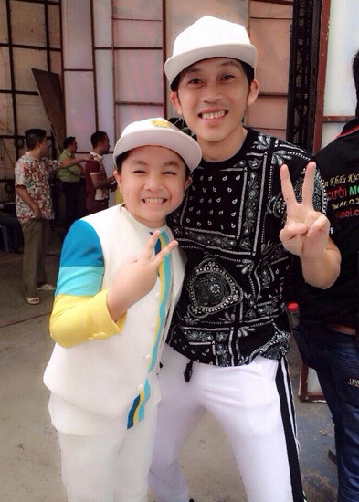 Năm nay, ngoài việc góp mặt trong chương trình “Cười đi! Mới phát tài“ tại Nhà văn hóa Thanh Niên từ mùng 1 đến 11 Tết, danh hài Hoài Linh còn chạy show ở một số sân khấu, tụ điểm ca nhạc tại