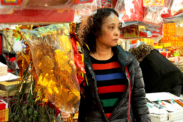 Nhộn nhịp thị trường vàng mã sát Tết ông Công ông Táo ảnh 7