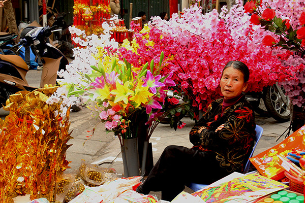 Nhộn nhịp thị trường vàng mã sát Tết ông Công ông Táo ảnh 18