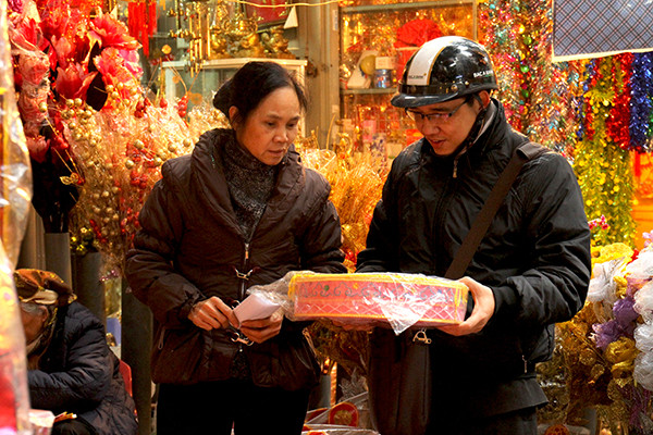 Nhộn nhịp thị trường vàng mã sát Tết ông Công ông Táo ảnh 5