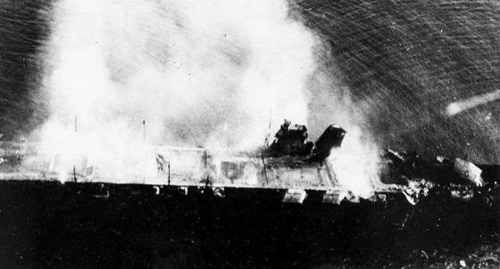 IJN CV Hiryū là tàu sân bay hạng nhẹ thuộc hạm đội Liên hợp Nhật Bản phục vụ chiến đấu từ ngày 5/7/1939. Hiryū có lượng giãn nước toàn tải 20.570 tấn và có thể mang theo 64 máy bay chiến đấu. Trong trận đánh đảo Midway ở bắc Thái Bình Dương ngày 5/6/1942, các máy bay chiến đấu cất cánh từ tàu sân bay của Mỹ tập kích dữ dội vào Hiryū. Con tàu bốc cháy và không còn khả năng cơ động. Sau đó, tàu khu trục Makigumo đã bắn ngư lôi đánh chìm tàu sân bay này. Đến nay, người ta chỉ biết rằng nó chìm ở đâu đó cách đảo Midway khoảng 240-260 hải lý.