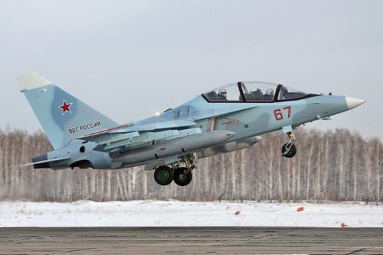 Yak-130 là máy bay huấn luyện phi công chủ lực của Nga trong thời gian tới. Ngoài ra, rất nhiều khách hàng nước ngoài quan tâm đến phi cơ này. TheoAirforce-technology, Algeria đã đặt hàng 16 chiếc Yak-130, Belarus, Kazakhstan, Libya đã đặt hàng máy bay này.