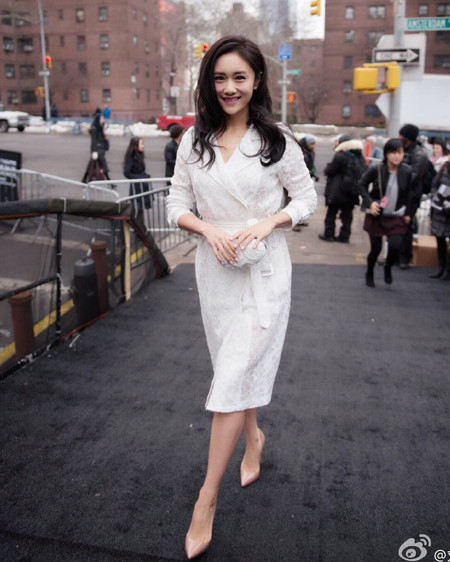 Người đẹp 'Lộc Đỉnh Ký' khoe sắc giữa trời tuyết lất phất ảnh 8