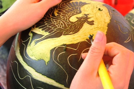 Ngỡ ngàng thư pháp trên... dưa của bạn trẻ Cần Thơ ảnh 2