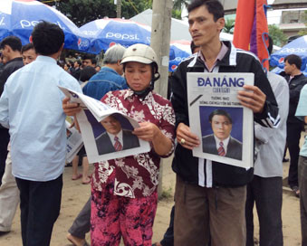 Lệ tuôn trào trong lễ truy điệu ông Nguyễn Bá Thanh ảnh 12