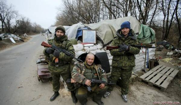 Quân ly khai ở gần sân bay Donetsk.