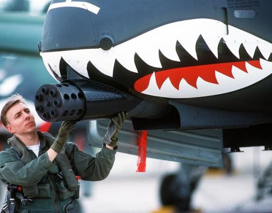 Xem ‘Thần sấm’ của Mỹ quăng bom, phóng tên lửa vào mục tiêu ảnh 2