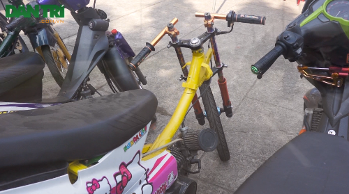 Chiến mã với hình dáng kì dị, không đèn, không phanh...