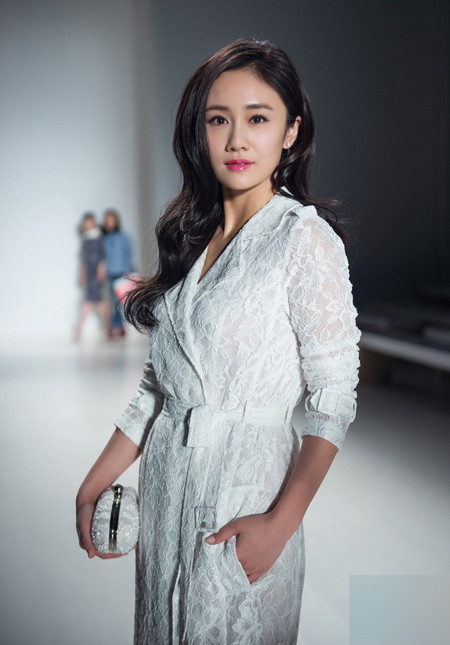 Người đẹp 'Lộc Đỉnh Ký' khoe sắc giữa trời tuyết lất phất ảnh 6