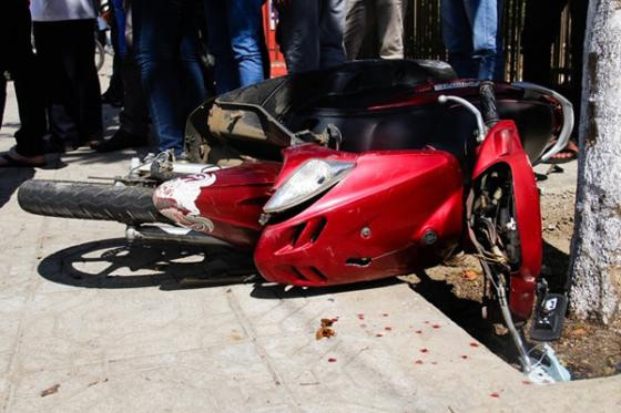 Xe khách 16 chỗ tông 4 xe máy liên hoàn ngày Tết ảnh 4