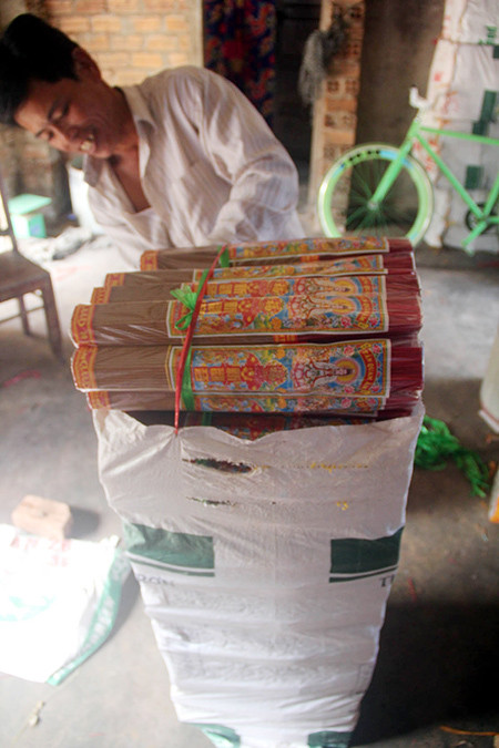 Làng hương lớn nhất miền Trung tất bật ngày cận Tết ảnh 11