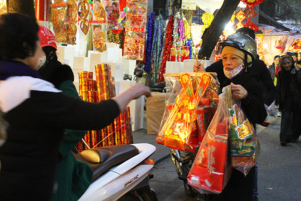 Nhộn nhịp thị trường vàng mã sát Tết ông Công ông Táo ảnh 15