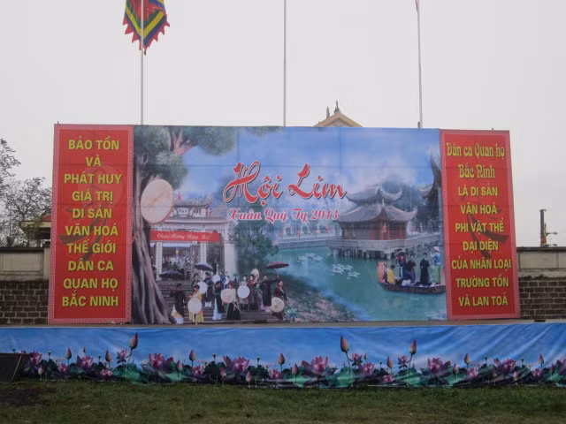 Sân khấu giao lưu hát Quan họ đã được hoàn tất
