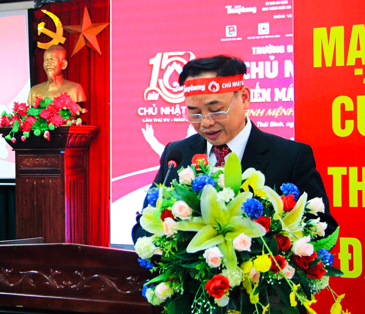 Ông Vũ Đức Điến - Chủ tịch Hội Chữ thập đỏ tỉnh, Phó trưởng Ban thường trực Ban Chỉ đạo vận động HMTN tỉnh Thái Bình phát biểu tại chương trình.