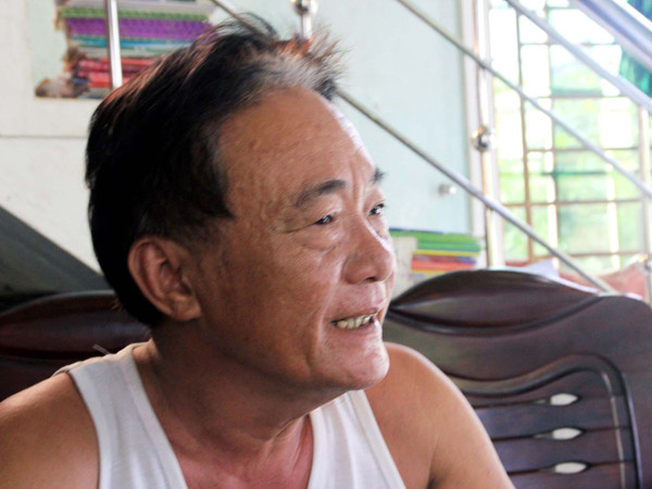 Ông Quyền bố của tài xế Đông. Ảnh: N.T