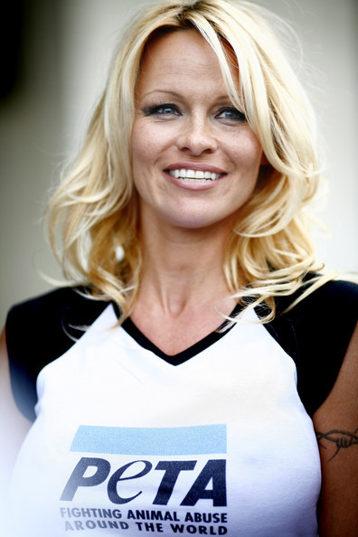 Pamela Anderson là thành viên tích cực của Tổ chức bảo vệ quyền lợi động vật (PETA)