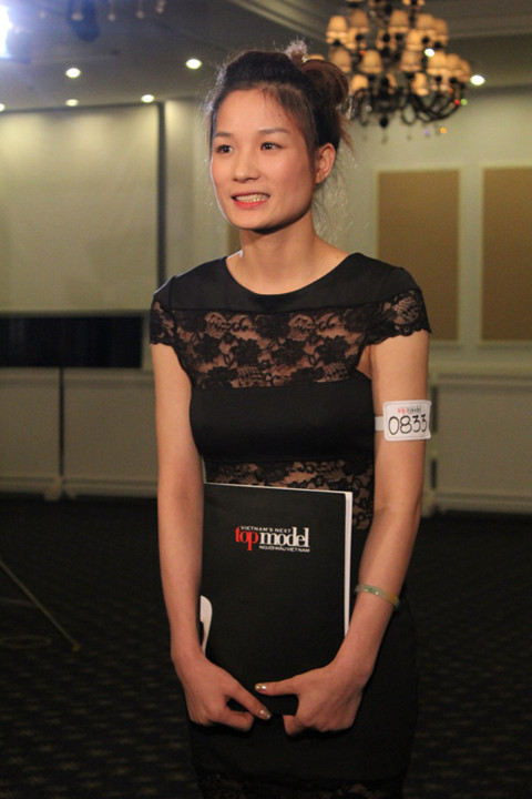 Cô sở hữu gương mặt đậm chất châu Á và chiều cao 1m71. Cô sở hữu gương mặt đậm chất châu Á và chiều cao 1m71