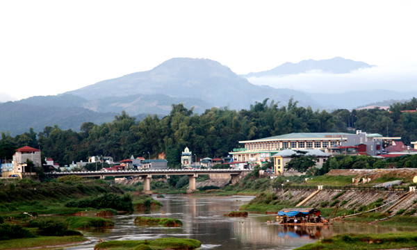 Ngày nay, nối đôi bờ dòng Nậm Rốm đã có hai cây cầu bê tông cốt thép: Thanh Bình và A1 được xây dựng đảm bảo giao thông, phát triển kinh tế, thể hiện sức mạnh của Điện Biên Phủ trong chiến lược phát triển kinh tế-xã hội và hội nhập quốc tế