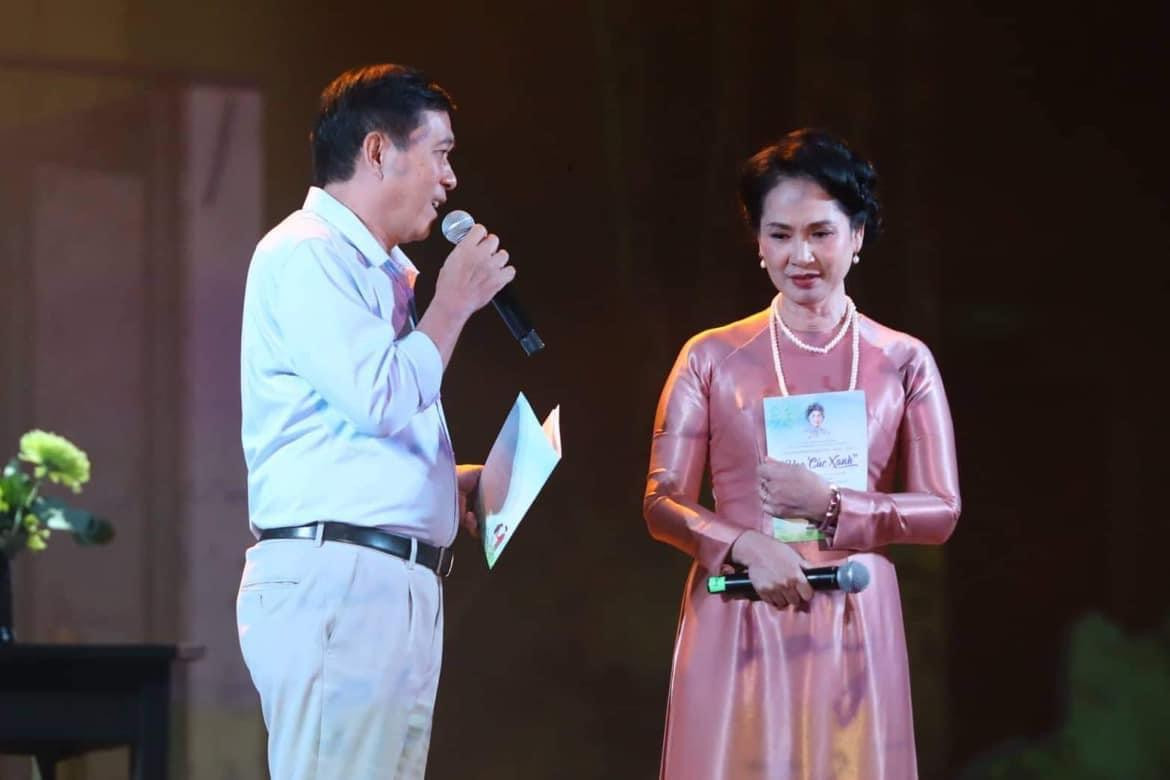 Vợ chồng NSƯT Đỗ Kỷ - NSND Lan Hương đọc thư của Xuân Quỳnh - Lưu Quang Vũ. Ảnh: BTC. Vợ chồng NSƯT Đỗ Kỷ - NSND Lan Hương đọc thư của Xuân Quỳnh - Lưu Quang Vũ. Ảnh: BTC.