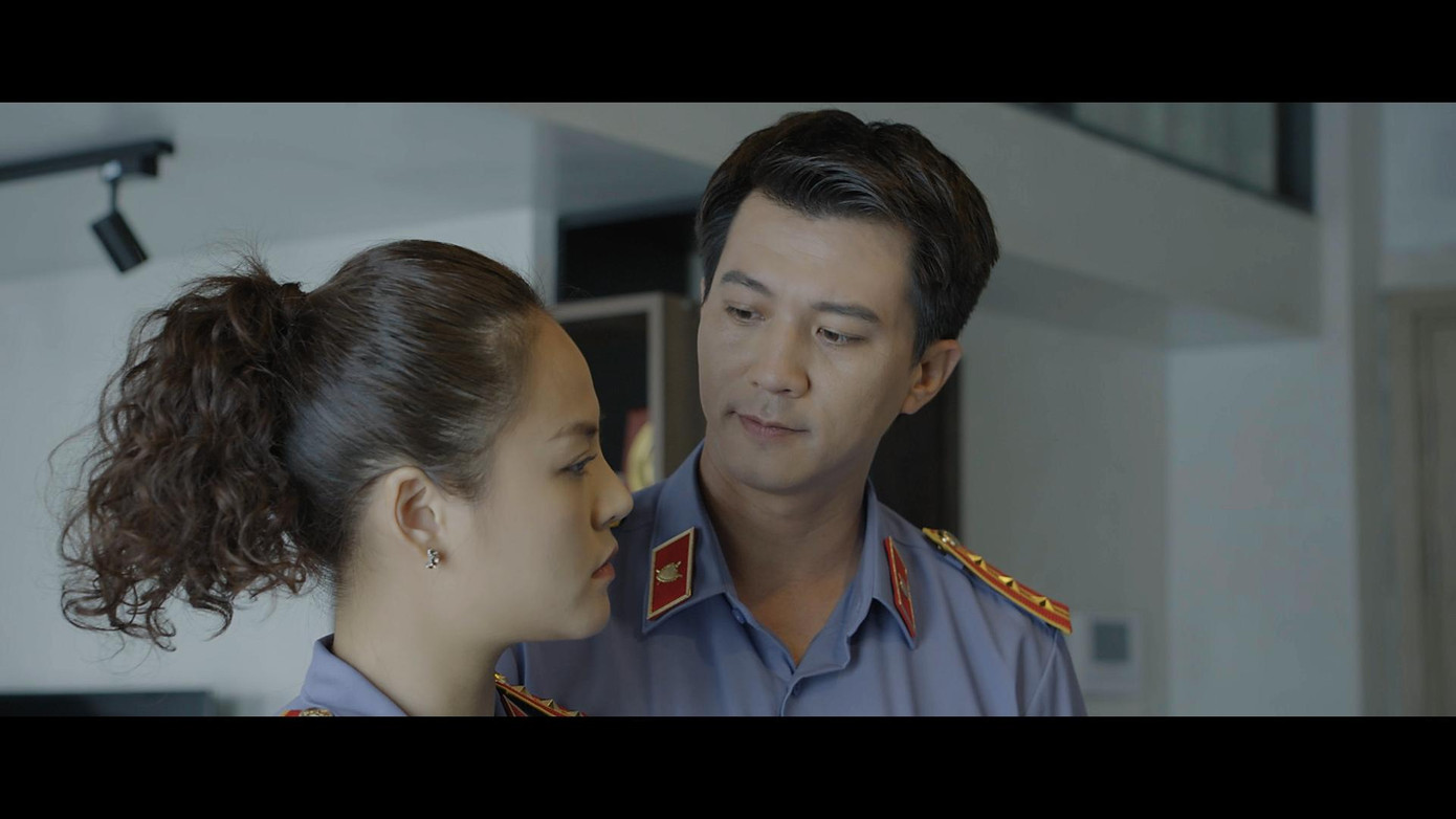 Vợ chồng kiểm sát viên do Thu Quỳnh và Hà Việt Dũng thủ diễn. Ảnh: VFC. Vợ chồng kiểm sát viên do Thu Quỳnh và Hà Việt Dũng thủ diễn. Ảnh: VFC.