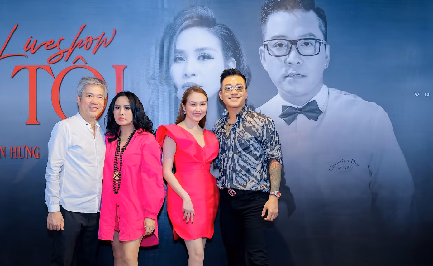 Bác sĩ Bùi Tiến Hùng (trái) hộ tống Thanh Lam tới cuộc gặp gỡ báo giới hôm 12/10. Ảnh: QUỐC KHÁNH.