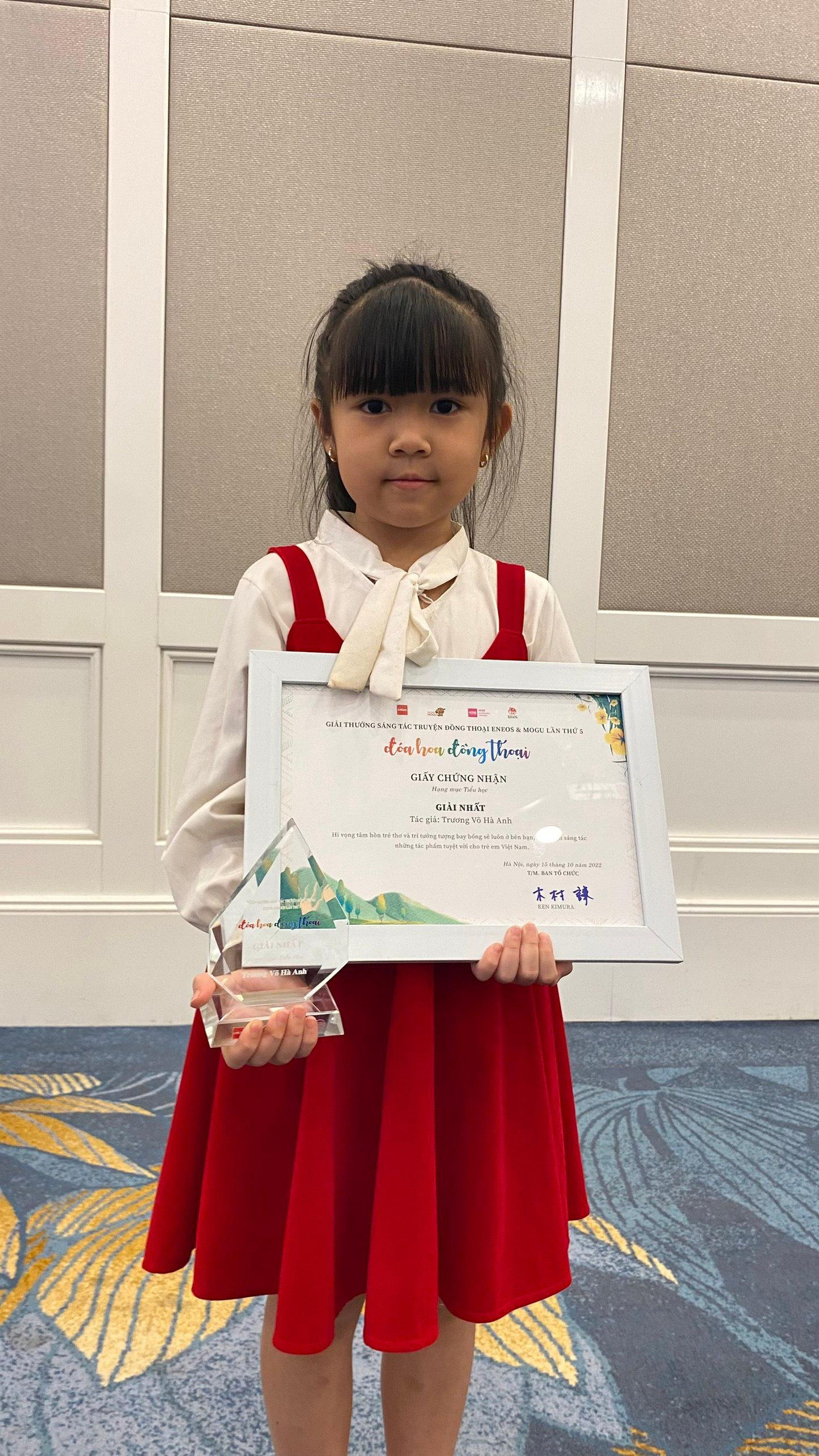 Cô bé 8 tuổi Trương Võ Hà Anh giành giải Nhất hạng mục Tiểu học.