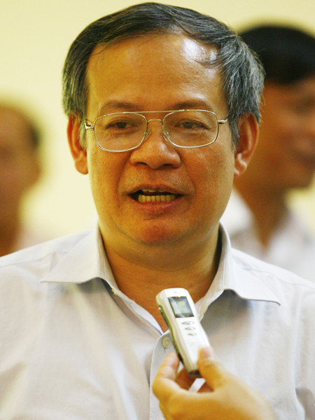 Viện trưởng Viện NCLP Đinh Xuân Thảo