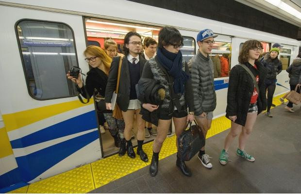 Các hành khách không mặc quần ở Vancouver, Canada