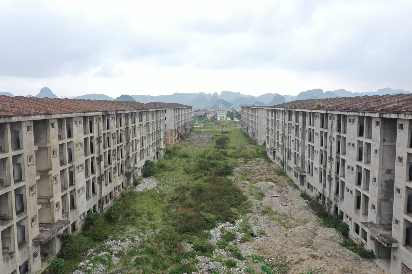 Tổng mức đầu tư của dự án là 862 tỉ đồng, trong đó 835 tỉ đồng sử dụng nguồn vốn từ trái phiếu Chính phủ, phần còn lại từ nguồn ngân sách địa phương. Dự án được dự kiến hoàn thành vào năm 2013. Hiện nay, đã có khối lượng hoàn thành được nghiệm thu đạt 466 tỷ đồng, với số vốn đã bố trí và giải ngân là 390 tỷ đồng. Do nguồn vốn từ Trái phiếu Chính phủ đã tạm dừng và không được cấp tiếp nên dự án đã phải tạm dừng.