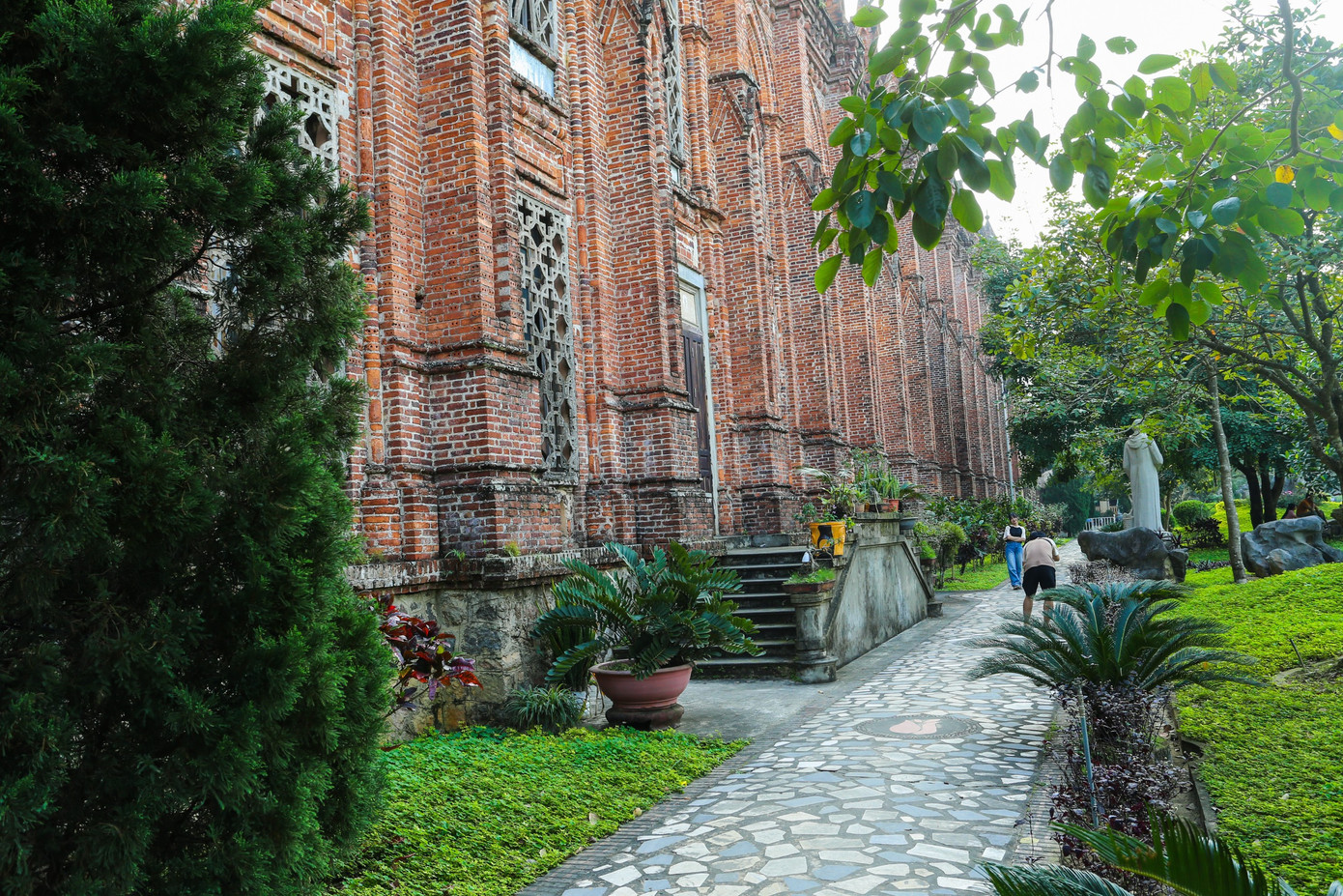 Một góc phía ngoài Thành đường Châu Sơn. Ảnh: Đức Hoàng. Một góc phía ngoài Thành đường Châu Sơn. Ảnh: Đức Hoàng.