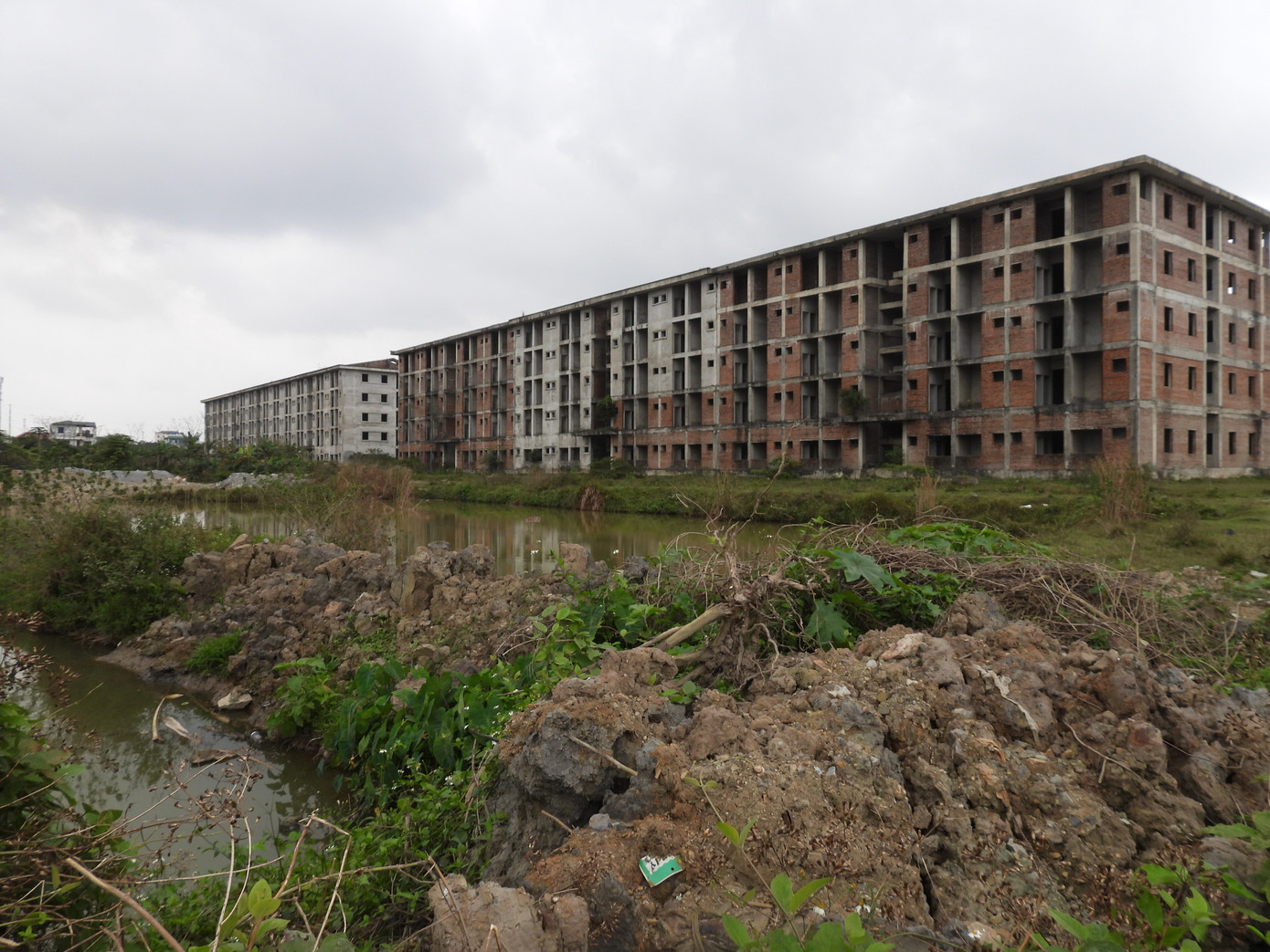 Năm 2013, Thủ tướng Chính phủ đã chỉ đạo việc điều chỉnh dự án Khu nhà ở sinh viên tập trung tỉnh Ninh Bình (giai đoạn 1) trong danh mục dự án phát triển nhà ở sinh viên sử dụng nguồn vốn trái phiếu Chính phủ năm 2009 thuộc thẩm quyền UBND tỉnh Ninh Bình.