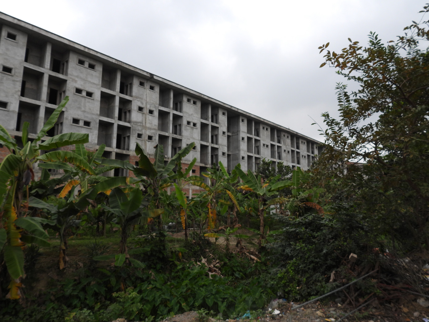 Hiện tại, mặc dù một phần công trình đã được thi công xây lắp cơ bản, nhưng toàn bộ dự án vẫn chưa thể tiếp tục triển khai do thiếu nguồn vốn. Các tòa nhà đã hoàn thiện một phần đang bị xuống cấp nghiêm trọng, cỏ dại mọc um tùm và rêu mốc phủ kín các bức tường. Sở Xây dựng tỉnh Ninh Bình đã thực hiện rà soát và điều chỉnh dự án theo đề xuất của UBND tỉnh Ninh Bình.