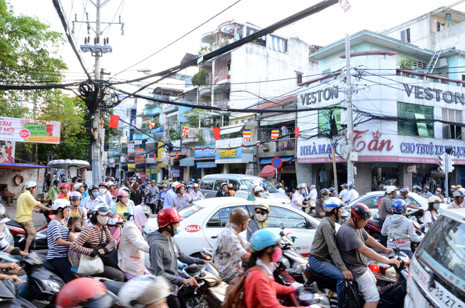 Mất điện khiến hệ thống đèn bị tê liệt, giao thông hỗn loạn Ảnh: Dân Trí