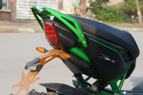 Đuôi xe vẫn khá nặng và khó nâng dắt