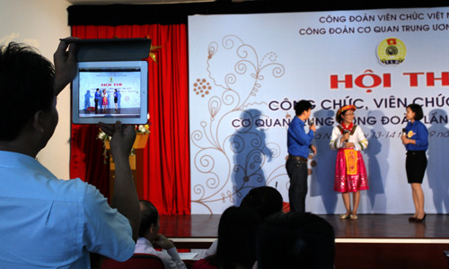 Ghi lại hình ảnh đội thi