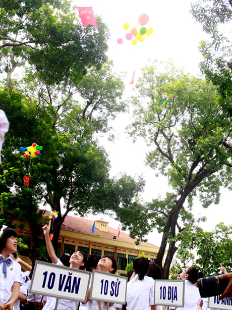 Chào năm học mới. Thả bóng bay đón chào năm học mới