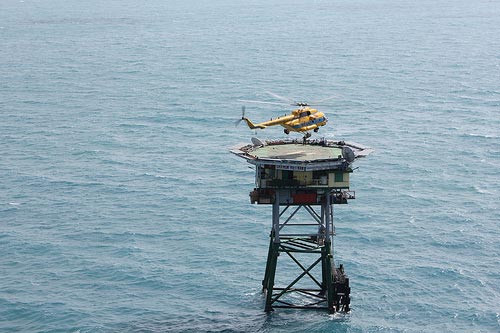 Trực thăng gặp nạn khi hạ cánh xuống giàn khoan. Ảnh: Minh họa