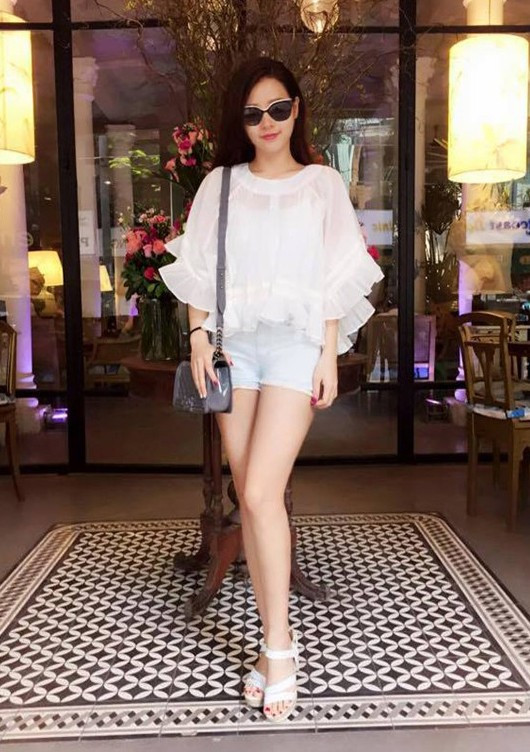 Street style trắng tinh khôi của mỹ nhân Việt ảnh 8