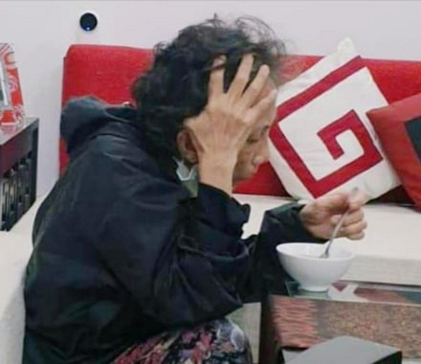 Bà Lê Thu Vân tại nhà của một luật sư trong đêm bà ra trình diện công an. Ảnh: Tân Châu.