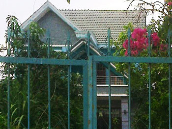 Ngôi biệt thự xảy ra vụ trộm. Ngôi biệt thự xảy ra vụ trộm