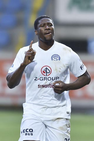 Chuyện ít biết về cầu thủ 4 lần cứu sống đồng nghiệp ảnh 1