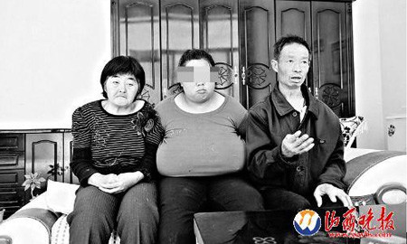 Ngực của cô gái này đã nặng đến hơn 5kg, bang 1/8 trọng lượng cơ thể cô